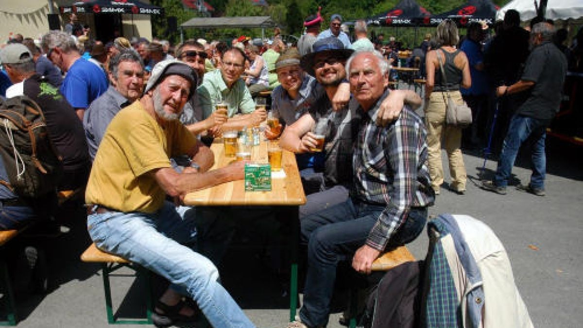 Himmelfahrt im Weimarer Land: Die Männer feierten ihren Tag bei perfektem Wetter und in bester Laune. Hier: Gaststätte Zum Lindenbaum Hetschburg