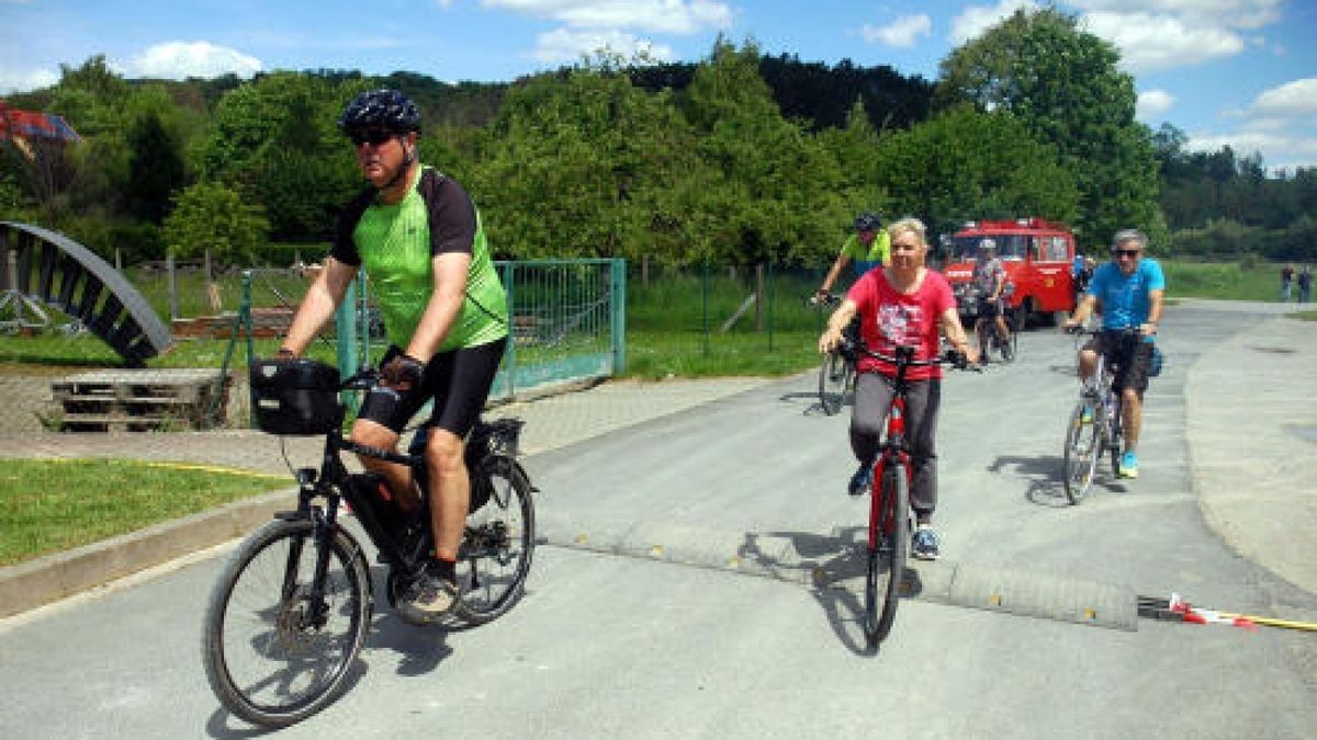 Himmelfahrt im Weimarer Land: Die Männer feierten ihren Tag bei perfektem Wetter und in bester Laune. Hier: Gaststätte Zum Lindenbaum Hetschburg