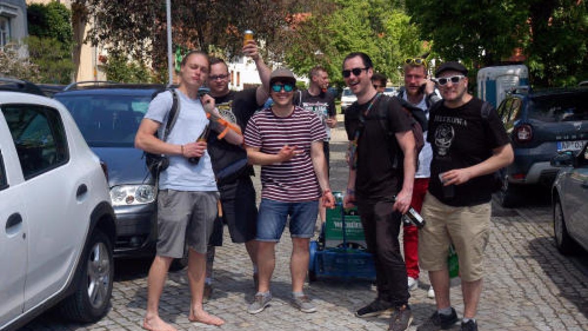 Himmelfahrt im Weimarer Land: Die Männer feierten ihren Tag bei perfektem Wetter und in bester Laune. Hier: Blütenfest in Tiefengruben