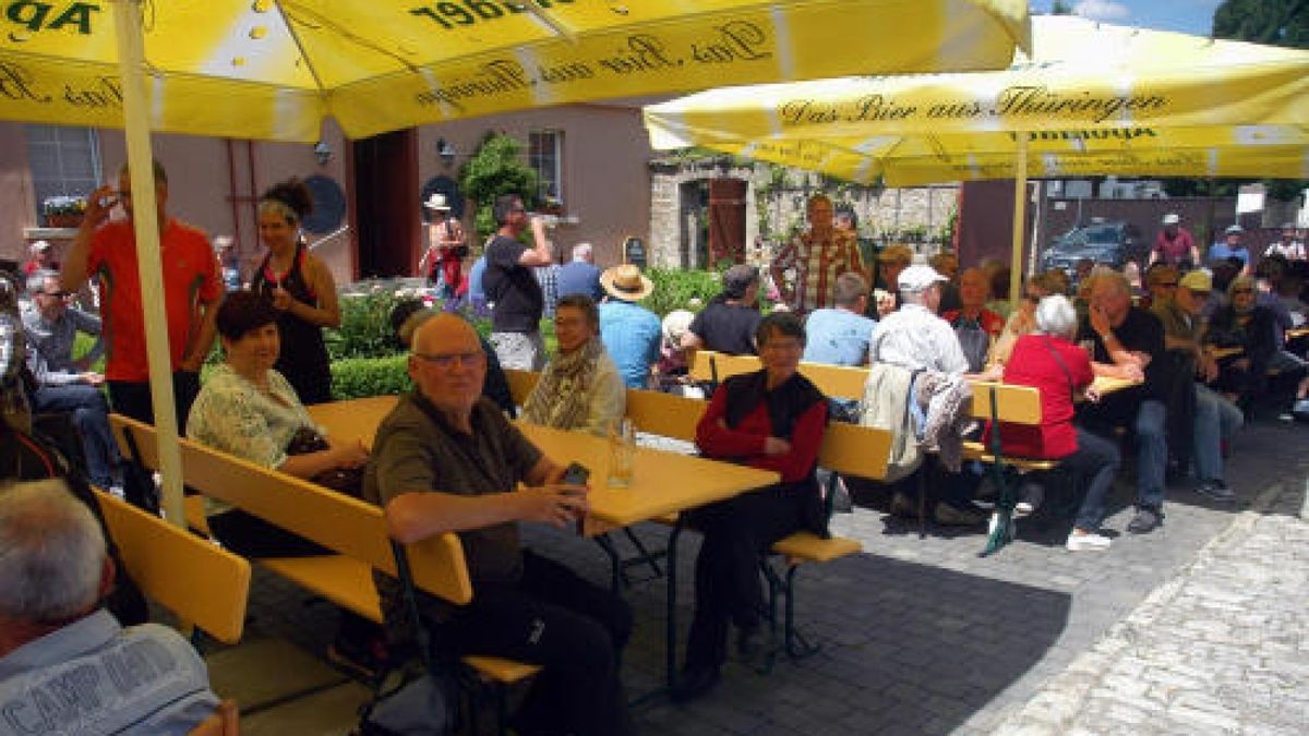 Himmelfahrt im Weimarer Land: Die Männer feierten ihren Tag bei perfektem Wetter und in bester Laune. Hier: Pension Drahtesel in Mellingen