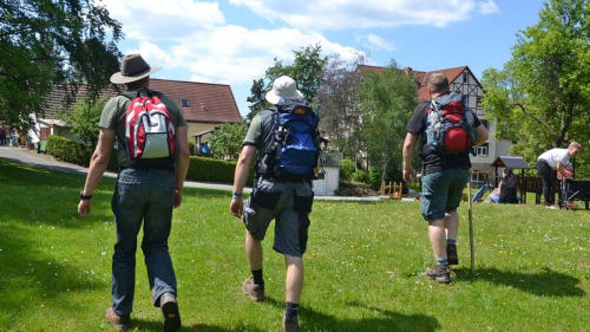 Die Männer feierten ihren Tag bei perfektem Wetter und in bester Laune. Hier: Stiefelburg bei Tonndorf