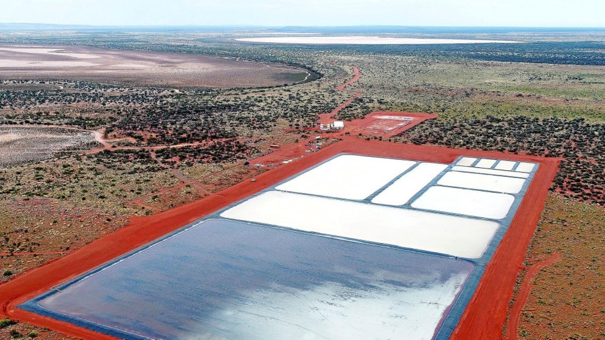 Hier ein Blick auf die mehrere Sportfelder große Demo-Anlage im australischen „Outback“. Die eigentliche Anlage wird nun an gleicher Stelle, aber in einer Flächenausdehnung 20- bis 50-mal so groß, realisiert.