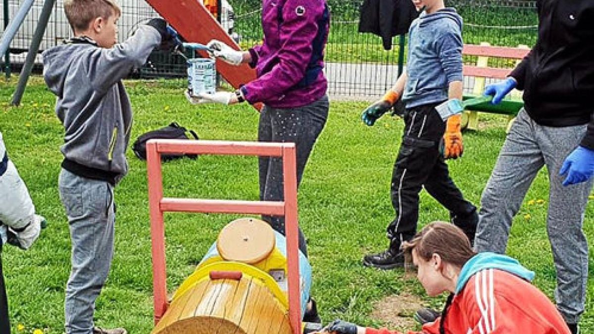 Nach dem Aktionstag erstrahlt der Spielplatz in Kleinbodungen in neuem Glanz.Foto: Löwentorschule