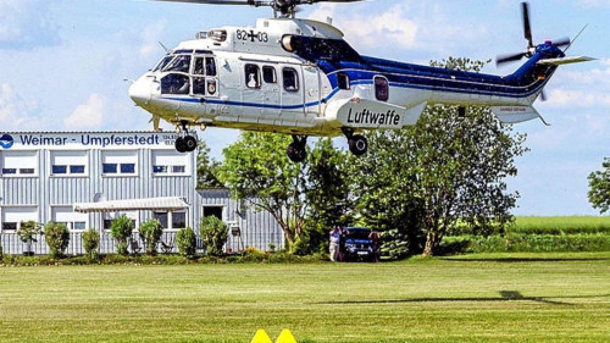 Gegen 16.20 Uhr hob der Helikopter mit Bundeskanzlerin Angela Merkel am Montag auf dem Flugplatz Weimar-Umpferstedt zum Rückflug ab.Foto: Stefan Eberhardt