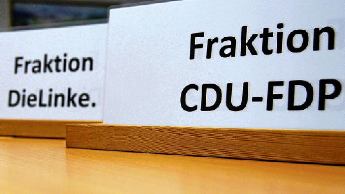 Die Fraktionsbildung steht vor den konstituierenden Sitzungen von Kommunalräten, auch des Kreistages, an.Foto: Peter Rossbach