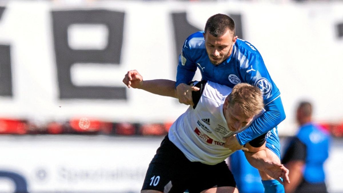 Robert Walter, hier im Duell mit Nordhausens Carsten Kammlott (in Blau), und seine Teamkameraden wollen zu Pfingsten zwei Siege holen.Fotos (2): Sascha Fromm