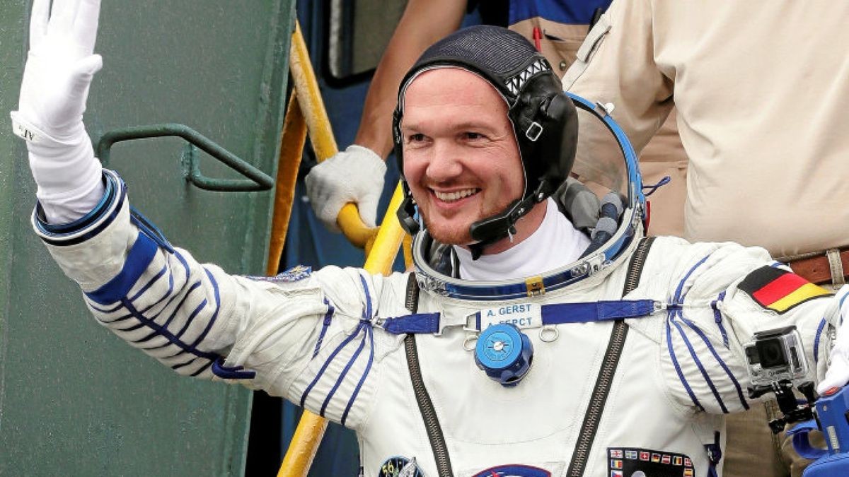 Alexander Gerst kurz vor dem Abflug zur ISS. Foto: Dmitri Lovetsky/dpa