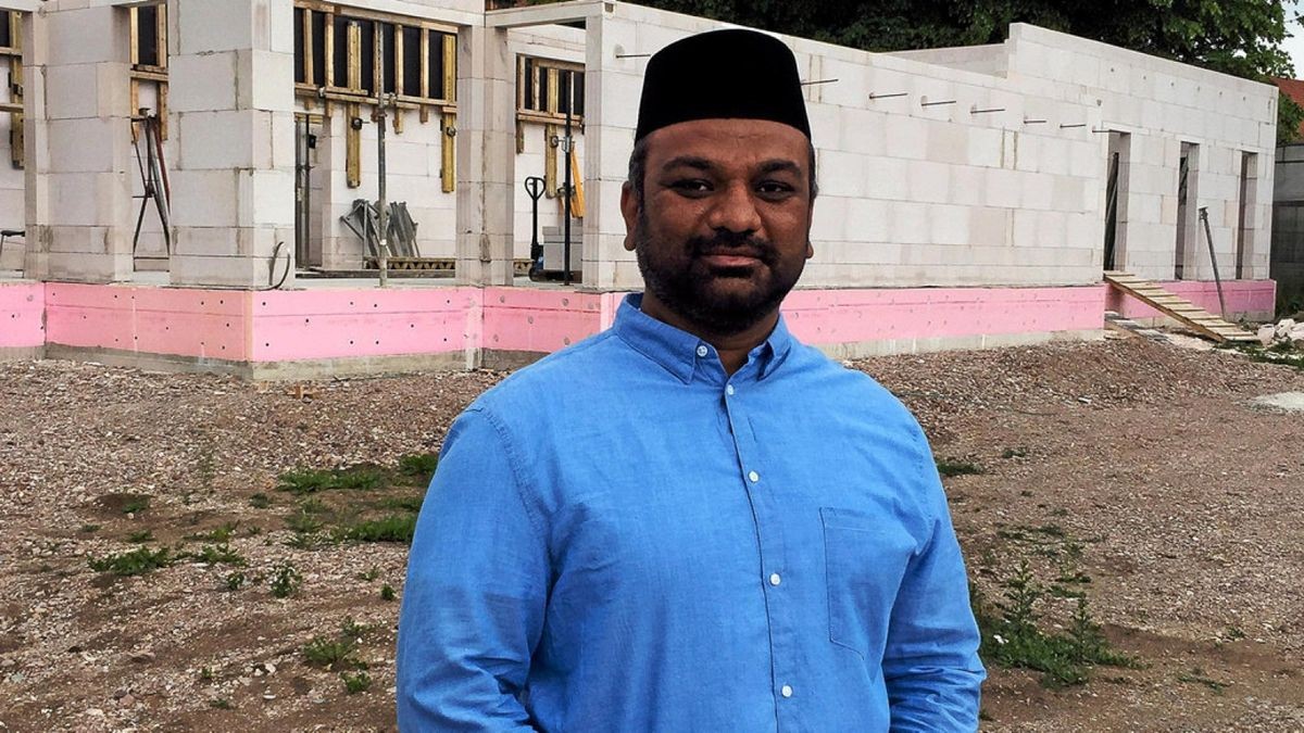 Suleman Malik, Sprecher der Ahmadiyya-Gemeinde Erfurt, vor dem Rohbau der Moschee, die im Dezember 2019 in Marbach eröffnet werden soll. 100 Moscheen wollen die Ahmadis in Deutschland errichten. Die Moschee in Erfurt, Nummer 53, ist die erste in einem ostdeutschen Land.