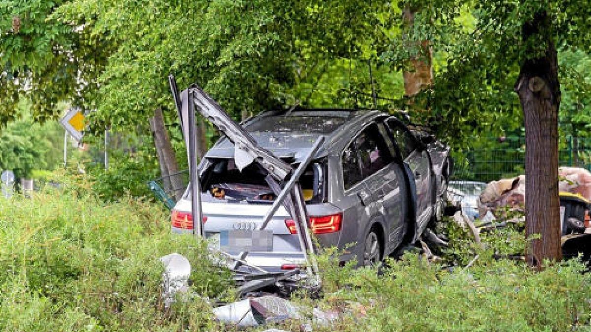 Der Mann sei in einer Kurve von der Fahrbahn abgekommen, erklärte eine Polizeisprecherin am Freitagmorgen. Foto: Stefan Eberhardt