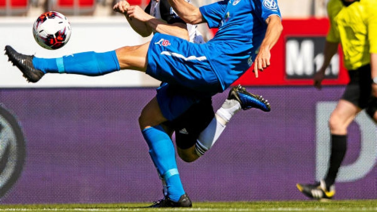 Martin Fiß (hinten), hier zum Pokalfinale gegen Nordhausens Florian Esdorf (in Blau), wird den Preußen gegen die SG Schweina nicht zur Verfügung stehen.Foto: Sascha Fromm