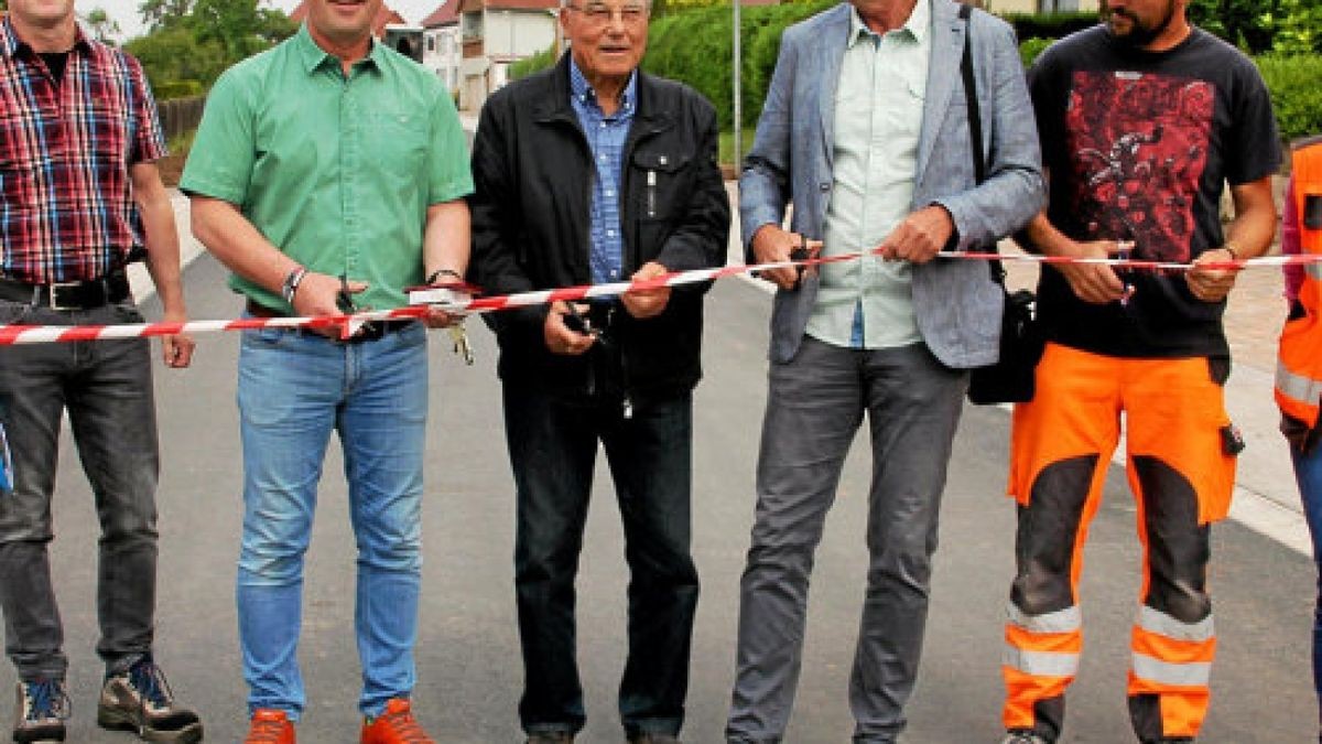 Die Hinterstraße in Großwerther wurde am Freitag nach achtwöchigen Bauarbeiten für den Verkehr freigegeben.Foto: Hans-Peter Blum