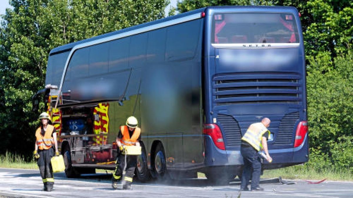 Am Freitagnachmittag ist es auf dem Zubringer zur A71, Anschlussstelle Arnstadt-Nord an der Kreuzung nach Dornheim und Kirchheim, zu einem schweren Unfall gekommen. Foto: Sascha Fromm