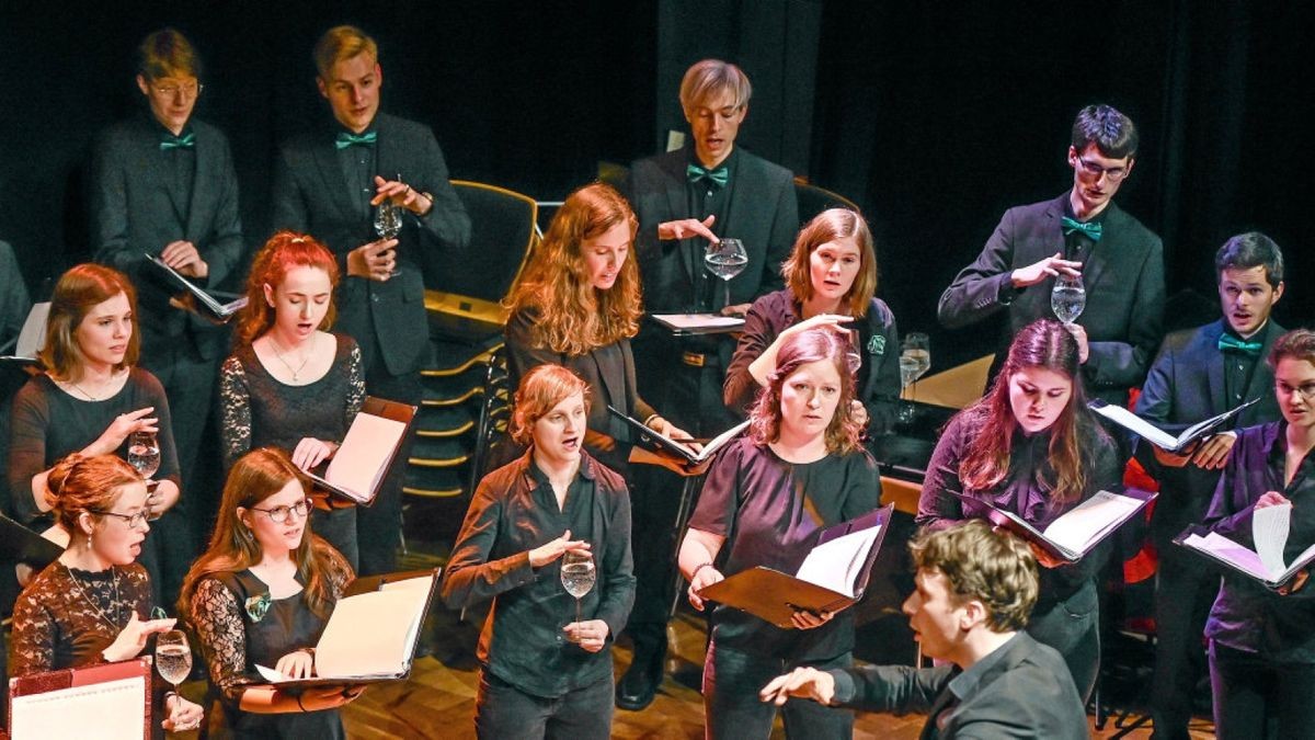 Nikolaus Müller dirigiert den Landesjugendchor Thüringen der Landesmusikakademie - hier bei einem Konzert anlässlich der Tage der Chor- und Orchester-Musik, die im vergangenen März in Gotha stattgefunden haben.