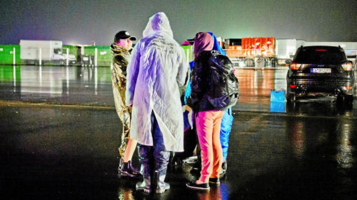 Großeinsatz für die Rettungskräfte in der Nacht zu Samstag auf dem Flugplatz in Obermehler im Unstrut-Hainich-Kreis. Dort hatte das Unwetter besonders heftig gewütet. Se