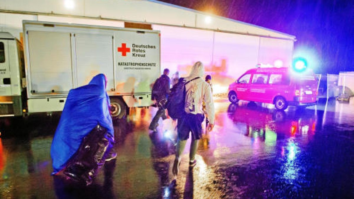 Großeinsatz für die Rettungskräfte in der Nacht zu Samstag auf dem Flugplatz in Obermehler im Unstrut-Hainich-Kreis. Dort hatte das Unwetter besonders heftig gewütet. Se