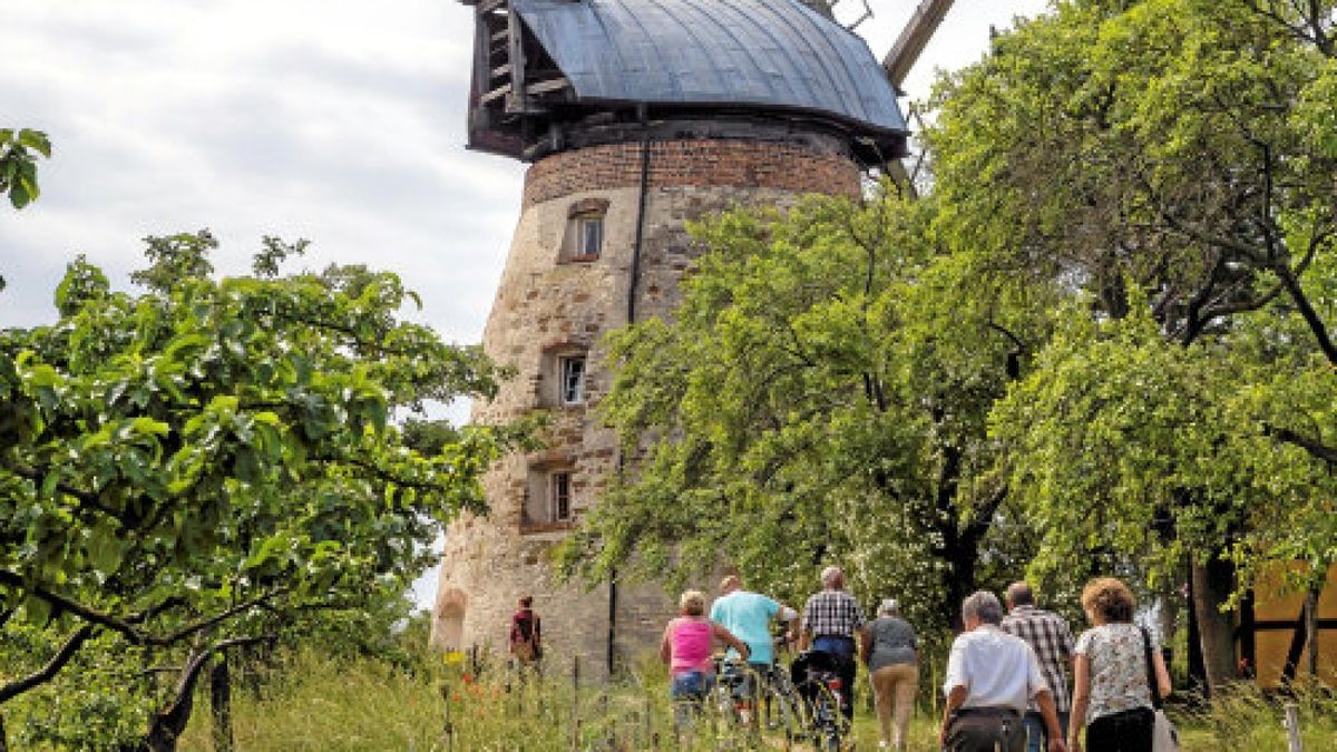 Wanderung zur Altenbeichlinger Windmühle. Reinhard Herb und seine Helfer hatten alles bestens vorbereitet.Foto: