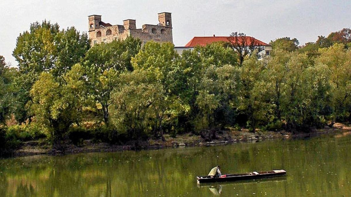 In der nordungarischen Stadt Sárospatak (hier der Blick über den Bodrog-Fluß zur Rákóczi-Burg) wurde Elisabeth 1207 geboren