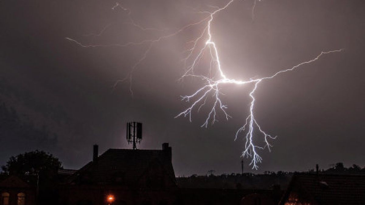 Dieses tolle Foto gelang Leser Frank Bachmann am Dienstagabend 21.30 Uhr , aufgenommen an der Ecke Langensalzaer zur Hörselstraße.Foto: Frank Bachmann