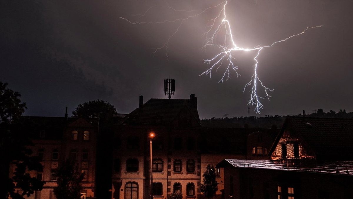 Dieses tolle Foto gelang Leser Frank Bachmann am Dienstagabend 21.30 Uhr, aufgenommen an der Ecke Langensalzaer zur Hörselstraße.