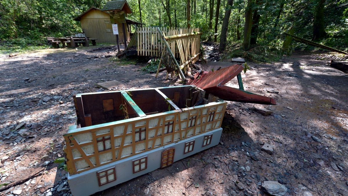 Überschwemmungen nach Starkregen im Märchenwald Wünschendorf