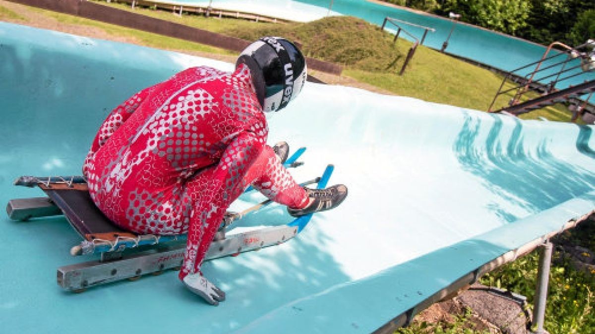 Beim Sommerrodeln auf der Ilmenauer Wolfram-Fiedler-Rennschlittenbahn war unter anderem die vierfache Skeleton-Weltmeisterin Marion Thees dabei.Foto: Andreas Heckel