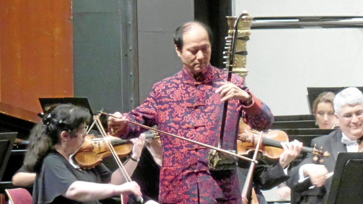 Jianguo Lu spielte als Solist des Konzertabends auf einer Erhu. Sie ist ein chinesisches Streichinstrument mit zwei Saiten und einem Bogen.