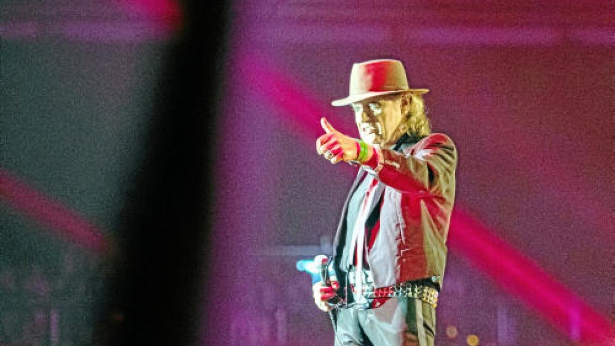 Rocklegende Udo Lindenberg begeisterte am Freitagabend etwa 10.000 Fans in der Messehalle Erfurt. Am Samstag folgt ein weiteres Konzert. Foto: Sascha Fromm