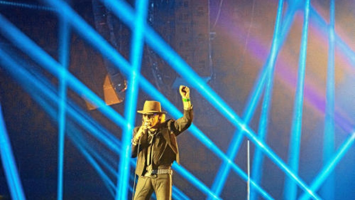 Rocklegende Udo Lindenberg begeisterte am Freitagabend etwa 10.000 Fans in der Messehalle Erfurt. Am Samstag folgt ein weiteres Konzert. Foto: Sascha Fromm