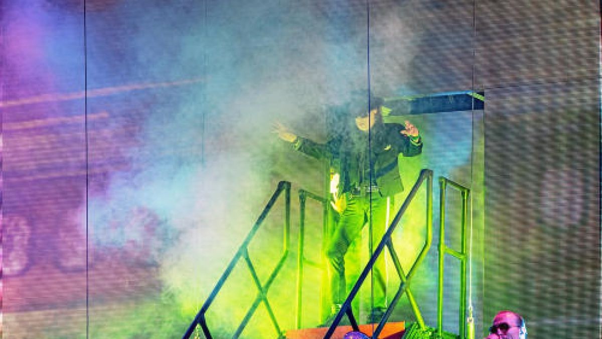 Rocklegende Udo Lindenberg begeisterte am Freitagabend etwa 10.000 Fans in der Messehalle Erfurt. Am Samstag folgt ein weiteres Konzert. Foto: Sascha Fromm