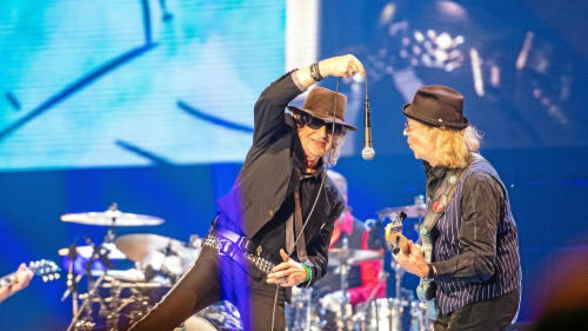 Rocklegende Udo Lindenberg begeisterte am Freitagabend etwa 10.000 Fans in der Messehalle Erfurt. Am Samstag folgt ein weiteres Konzert. Foto: Sascha Fromm