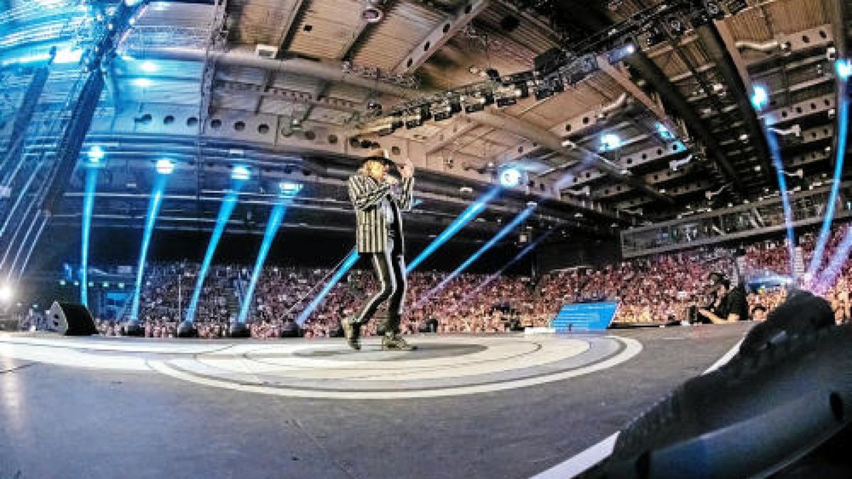 Rocklegende Udo Lindenberg begeisterte am Freitagabend etwa 10.000 Fans in der Messehalle Erfurt. Am Samstag folgt ein weiteres Konzert. Foto: Sascha Fromm