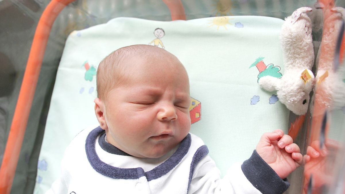 Matheo Emilian Hädrich wurde am 22. Mai um 14.12 Uhr geboren. Er wog 4080 Gramm und war 56 Zentimeter groß. Foto: Jens Henning