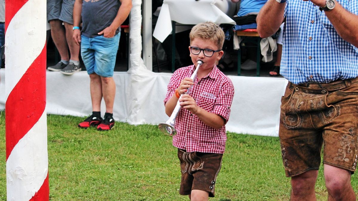 Beim dritten Eichsfeld Air in Lutter standen Anna Maria Zimmermann und die Dorfrocker auf der Bühne. Zwischendurch gaben die Luttertaler Musikanten, die in diesem Jahr ihr 25-jähriges Bestehen feiern, ein Platzkonzert.