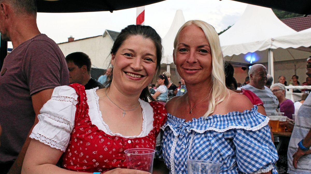 Beim dritten Eichsfeld Air in Lutter standen Anna Maria Zimmermann und die Dorfrocker auf der Bühne. Zwischendurch gaben die Luttertaler Musikanten, die in diesem Jahr ihr 25-jähriges Bestehen feiern, ein Platzkonzert.