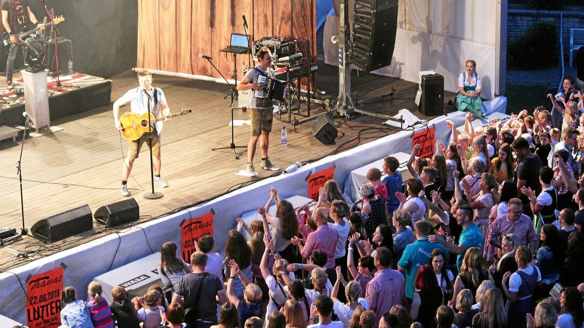 Beim dritten Eichsfeld Air in Lutter standen Anna Maria Zimmermann und die Dorfrocker auf der Bühne. Zwischendurch gaben die Luttertaler Musikanten, die in diesem Jahr ihr 25-jähriges Bestehen feiern, ein Platzkonzert.