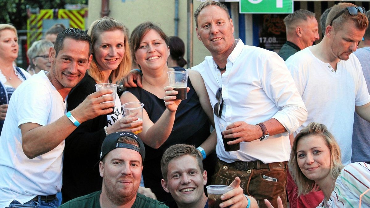 Beim dritten Eichsfeld Air in Lutter standen Anna Maria Zimmermann und die Dorfrocker auf der Bühne. Zwischendurch gaben die Luttertaler Musikanten, die in diesem Jahr ihr 25-jähriges Bestehen feiern, ein Platzkonzert.