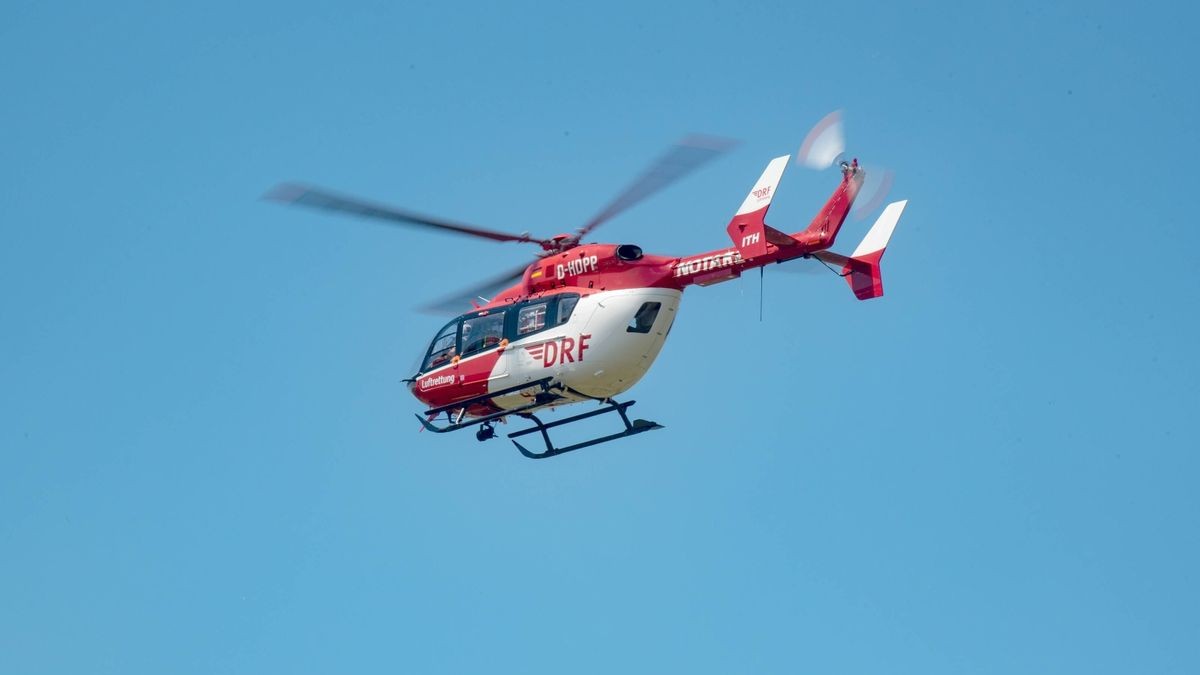 Der Verletzte musst mit dem Rettungshubschrauber in die Klinik geflogen werden.