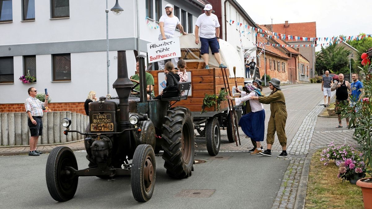 Festumzug zu „875 plus 1“ Jahre Schwerstedt