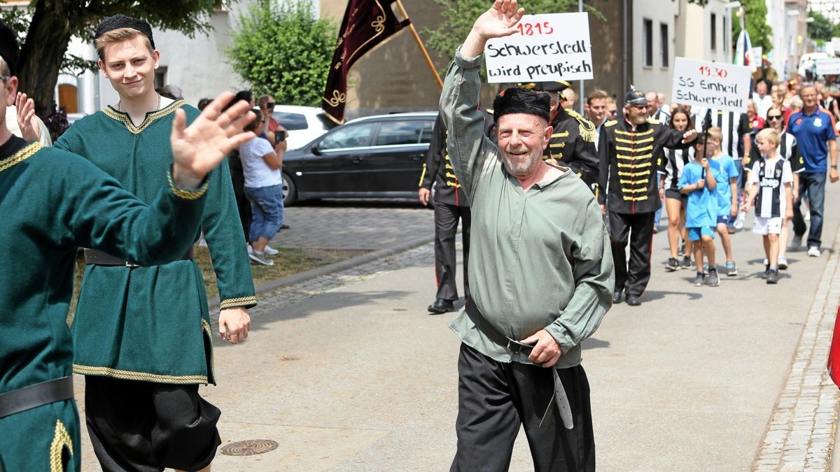 Festumzug zu „875 plus 1“ Jahre Schwerstedt