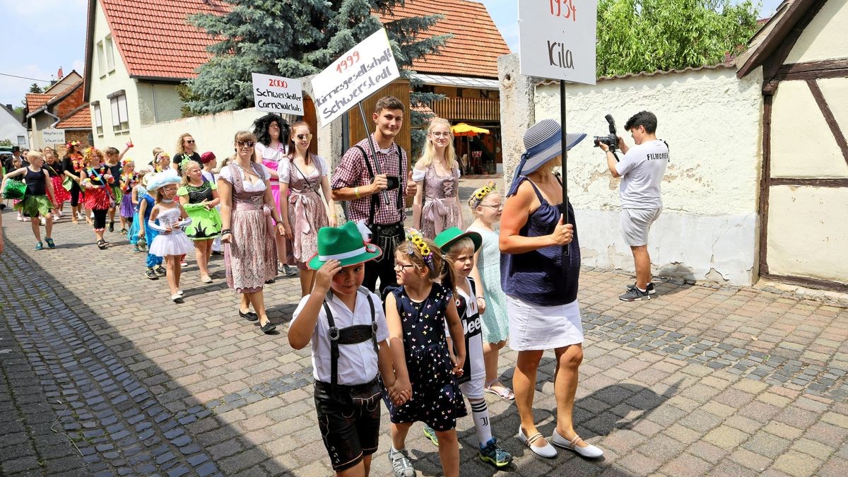 Festumzug zu „875 plus 1“ Jahre Schwerstedt