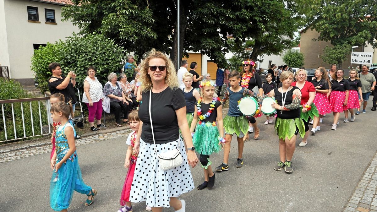 Festumzug zu „875 plus 1“ Jahre Schwerstedt