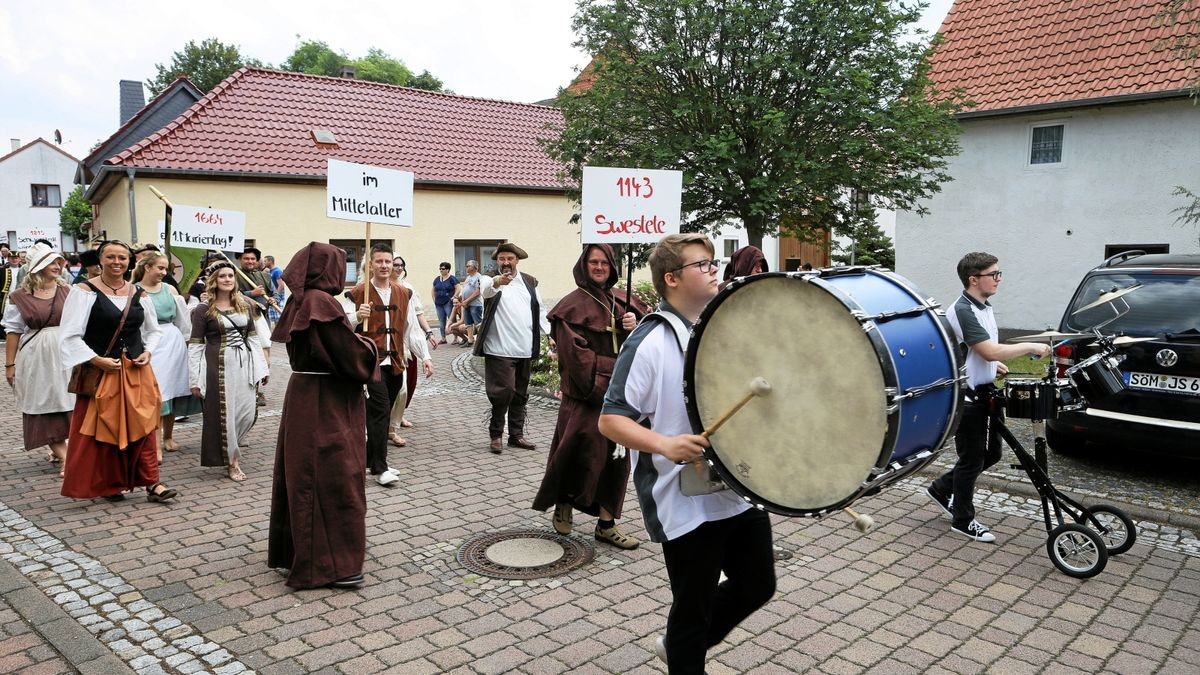 Festumzug zu „875 plus 1“ Jahre Schwerstedt