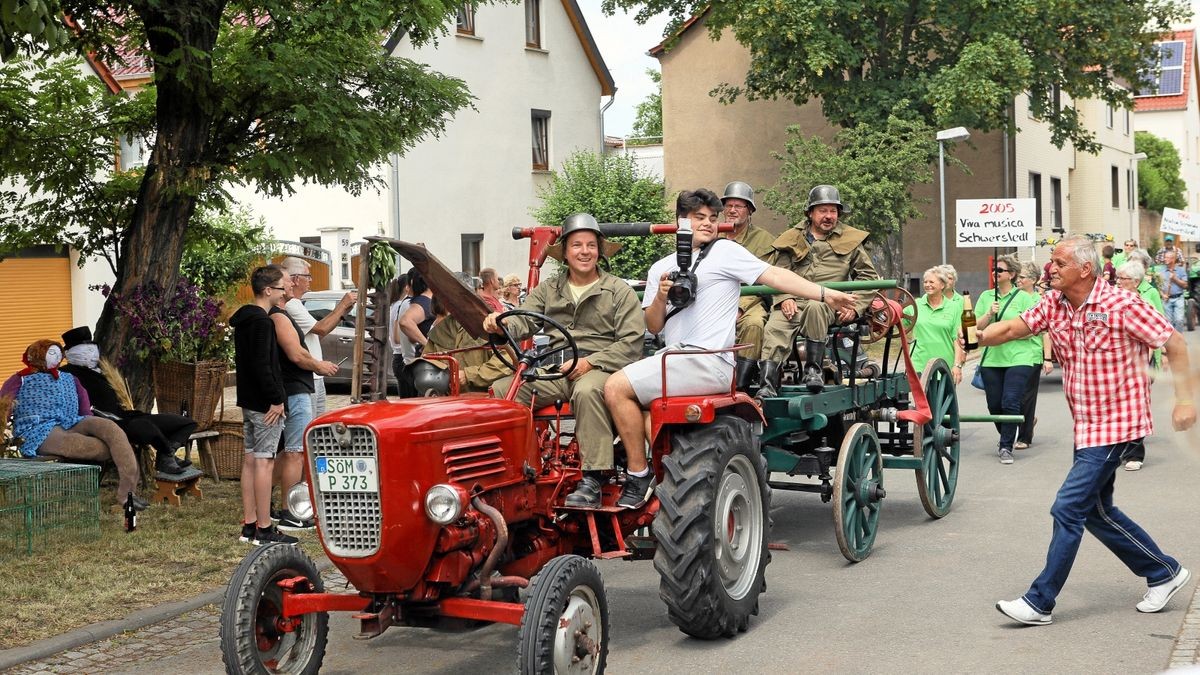 Festumzug zu „875 plus 1“ Jahre Schwerstedt