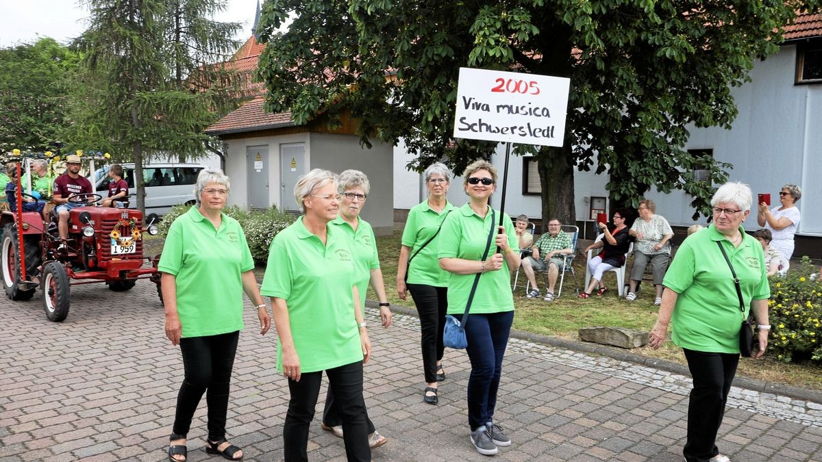 Festumzug zu „875 plus 1“ Jahre Schwerstedt