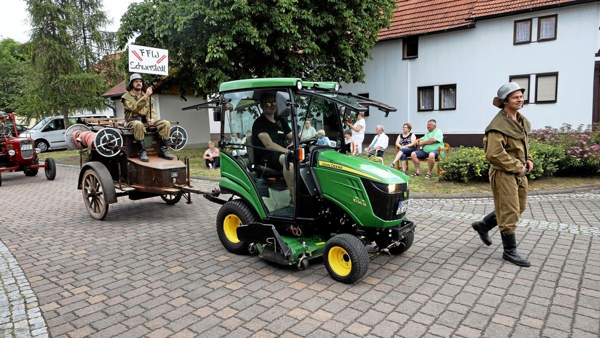 Festumzug zu „875 plus 1“ Jahre Schwerstedt