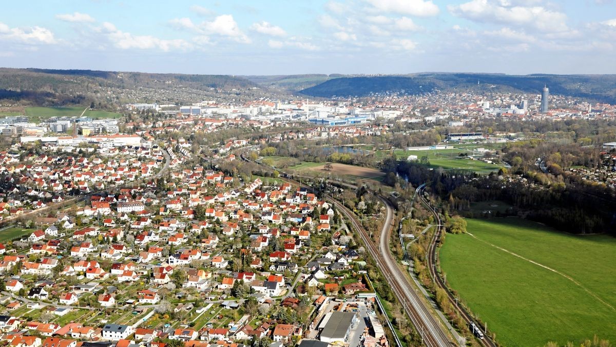 Der Blick von dem Schornstein ist von allen Seiten aus phantastisch.  Foto: Kai Mudra