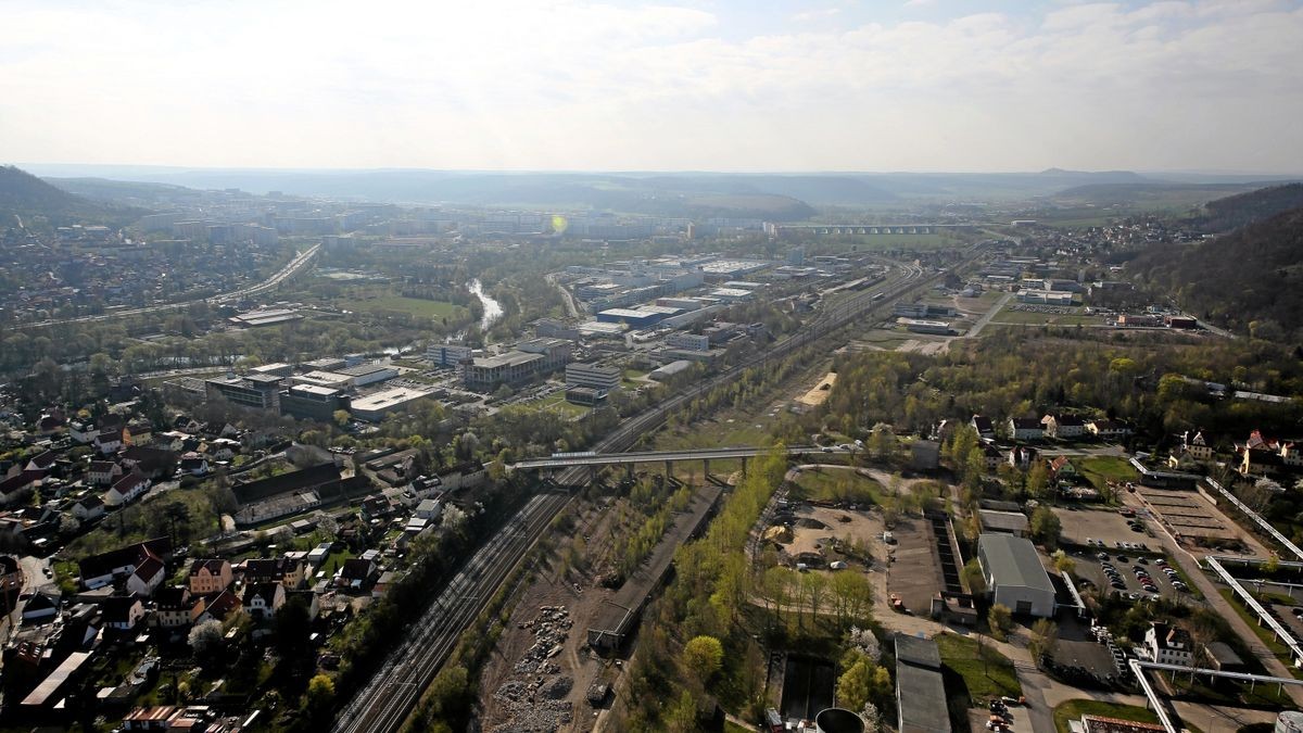 Der Blick von dem Schornstein ist von allen Seiten aus phantastisch.   Foto: Kai Mudra