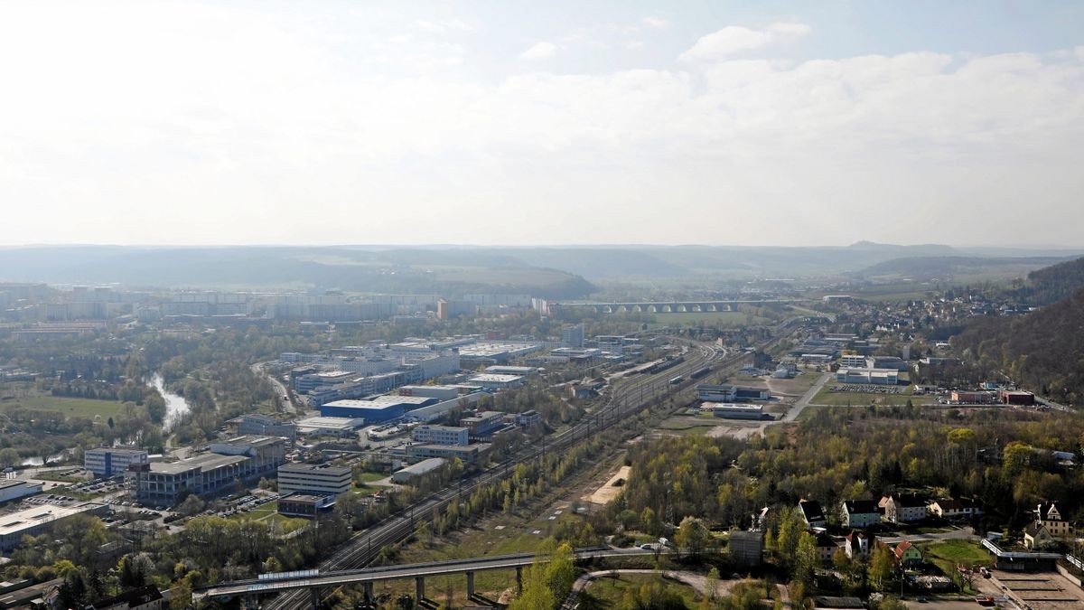 Der Blick von dem Schornstein ist von allen Seiten aus phantastisch. Foto: Kai Mudra