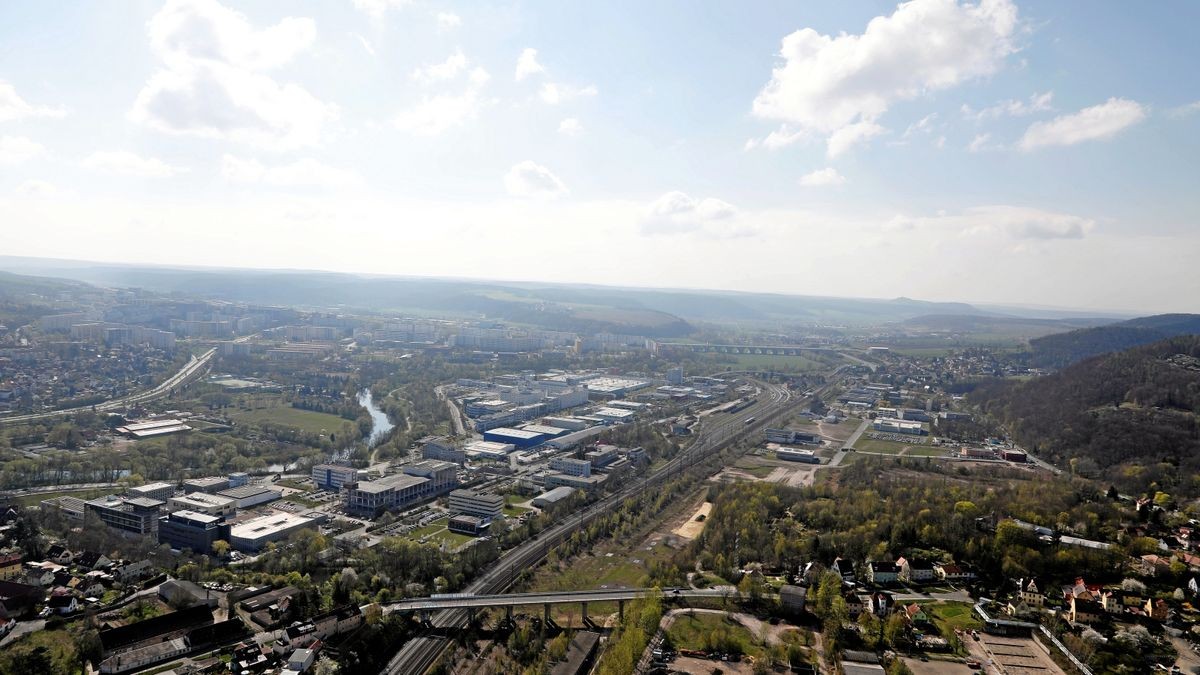 Der Blick von dem Schornstein ist von allen Seiten aus phantastisch. Foto: Kai Mudra