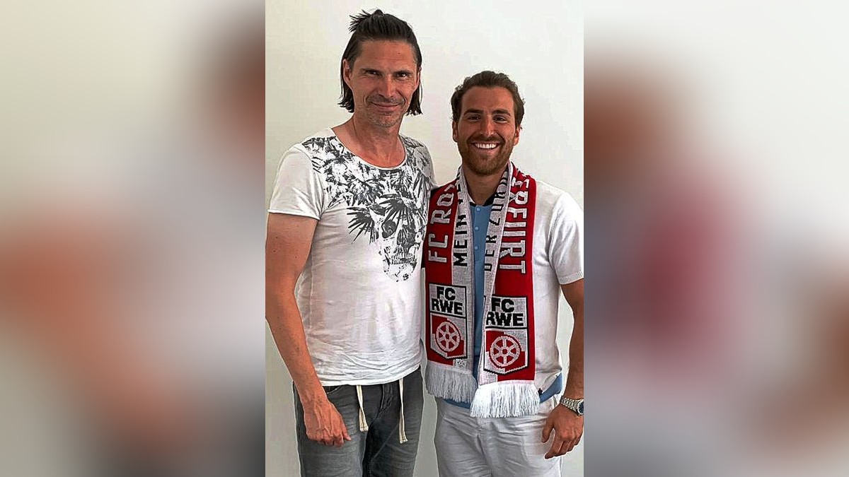 RWE-Trainer Thomas Brdaric (links) und sein Neuzugang Selim Aydemir. Foto: Rot-Weiß Erfurt